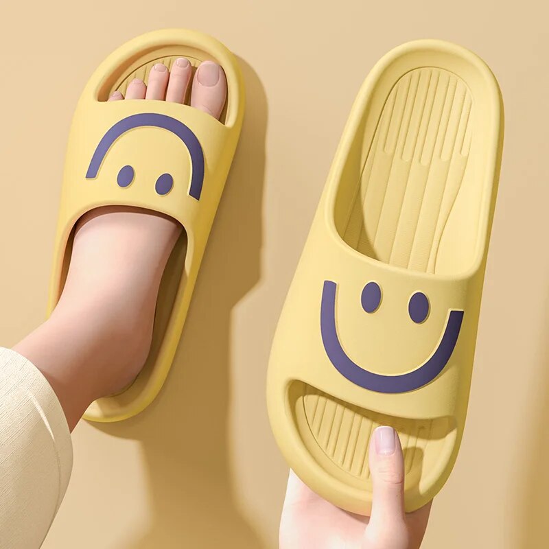Тапочки-облака со смайликом дл – обзор и цена Embroidery Flat Shoes