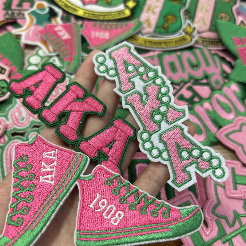 Вышитые термоклейкие нашивки и – обзор и цена Embroidery Alpha